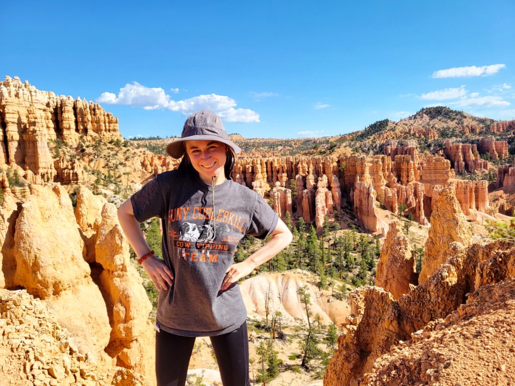 Danielle Silverman looking over the Grand Canyon with a hat on